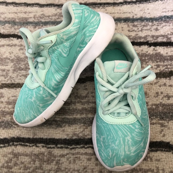 Nike Tajun Little Girls Sneakers - Picture 4 of 10